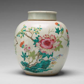 828. A famille rose jar with cover, Qing dynasty, Qianlong (1736-95).