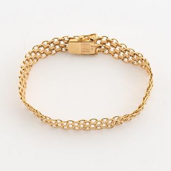 18K gold bracelet.
