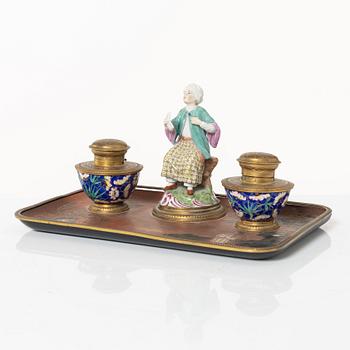 An ink well, late 19th Century.