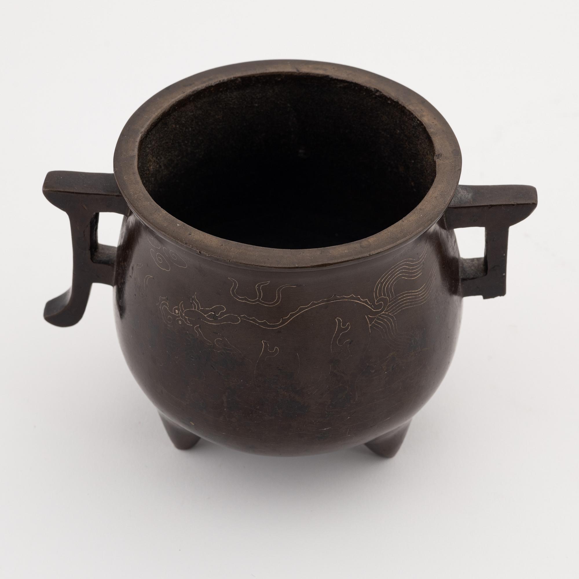 A Chinese tripod bronze censer, 20th century.