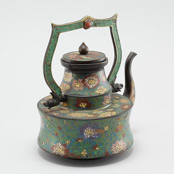 A Japanese cloisonné pot, circa 1900.