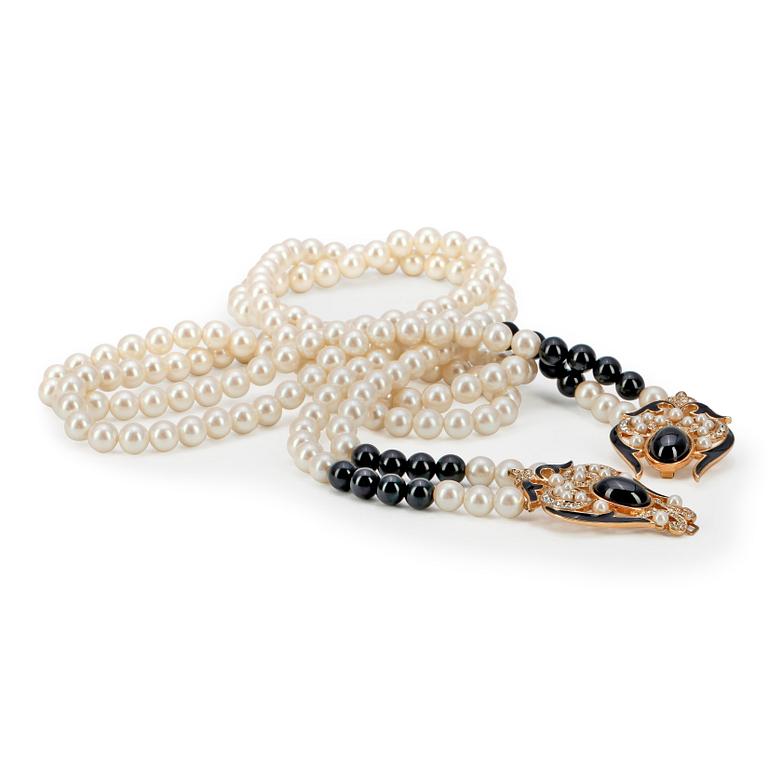 OSCAR DE LA RENTA, a two strand decorative pearl necklace in black and white.