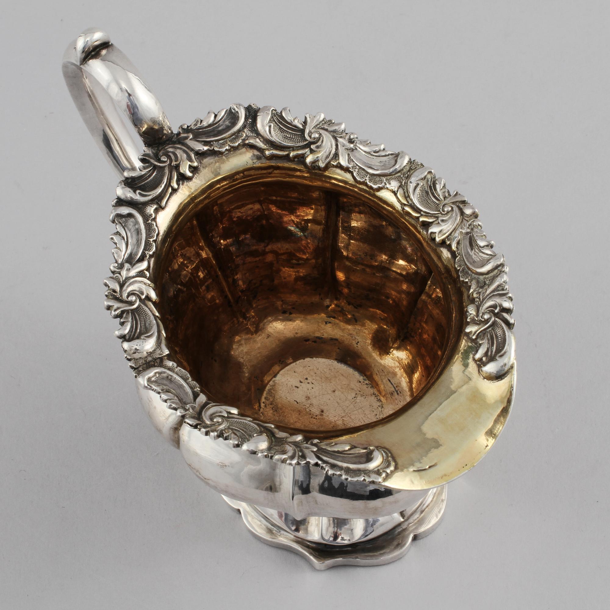 KANNA, silver, troligen kontrollmästarstämpel av Dimitry Ilyich Tverskoy, St. Petersburg, Ryssland, 1844. Vikt 144 g.