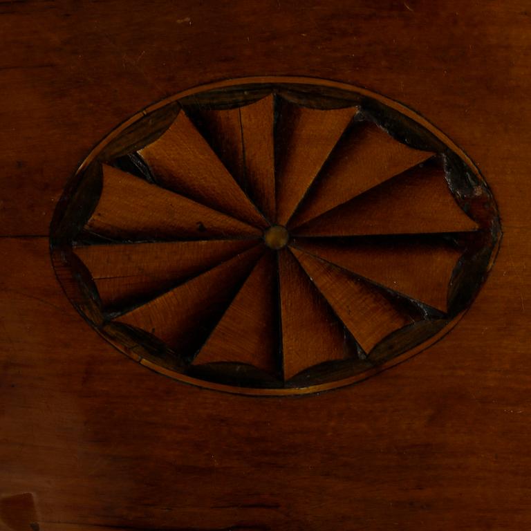 SKÅP MED VITRINÖVERDEL, 18/1900-tal.