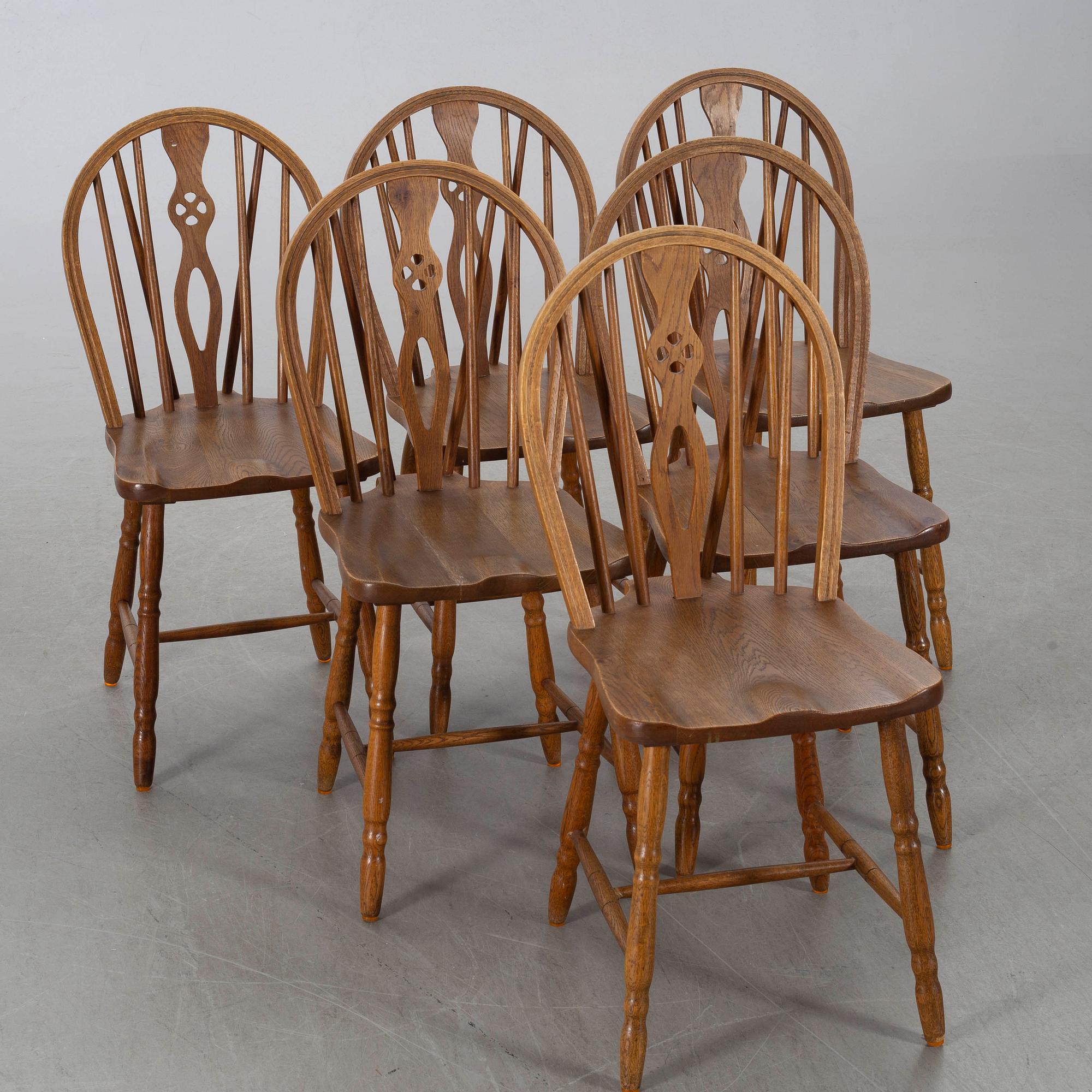 6 so called Windsor chairs, England, mid 20th century.