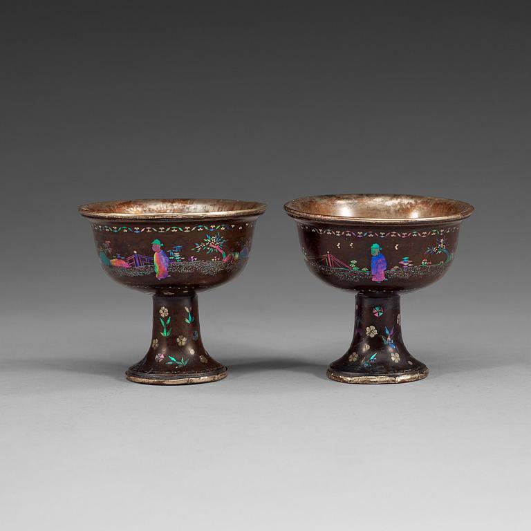 A pair of laque burguaté wine cups, Qing dynasty, 18th Century.