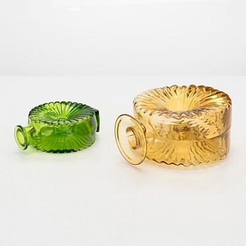 Helena Tynell, flaskor, 2 st, "Solflaskan" Riihimäen Lasi Oy. I produktion 1964-1974.