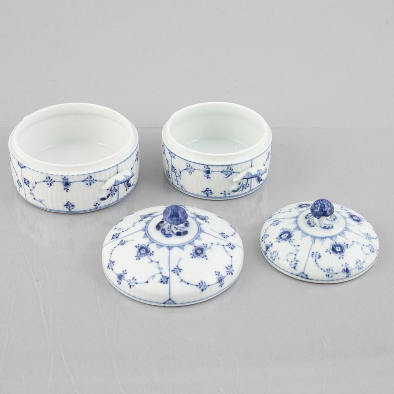 Two 'Blue Fluted Plain' / 'Musselmalet rifflet' sugar bowls with covers, Royal Copenhagen, model 400 and 410, post 1923.