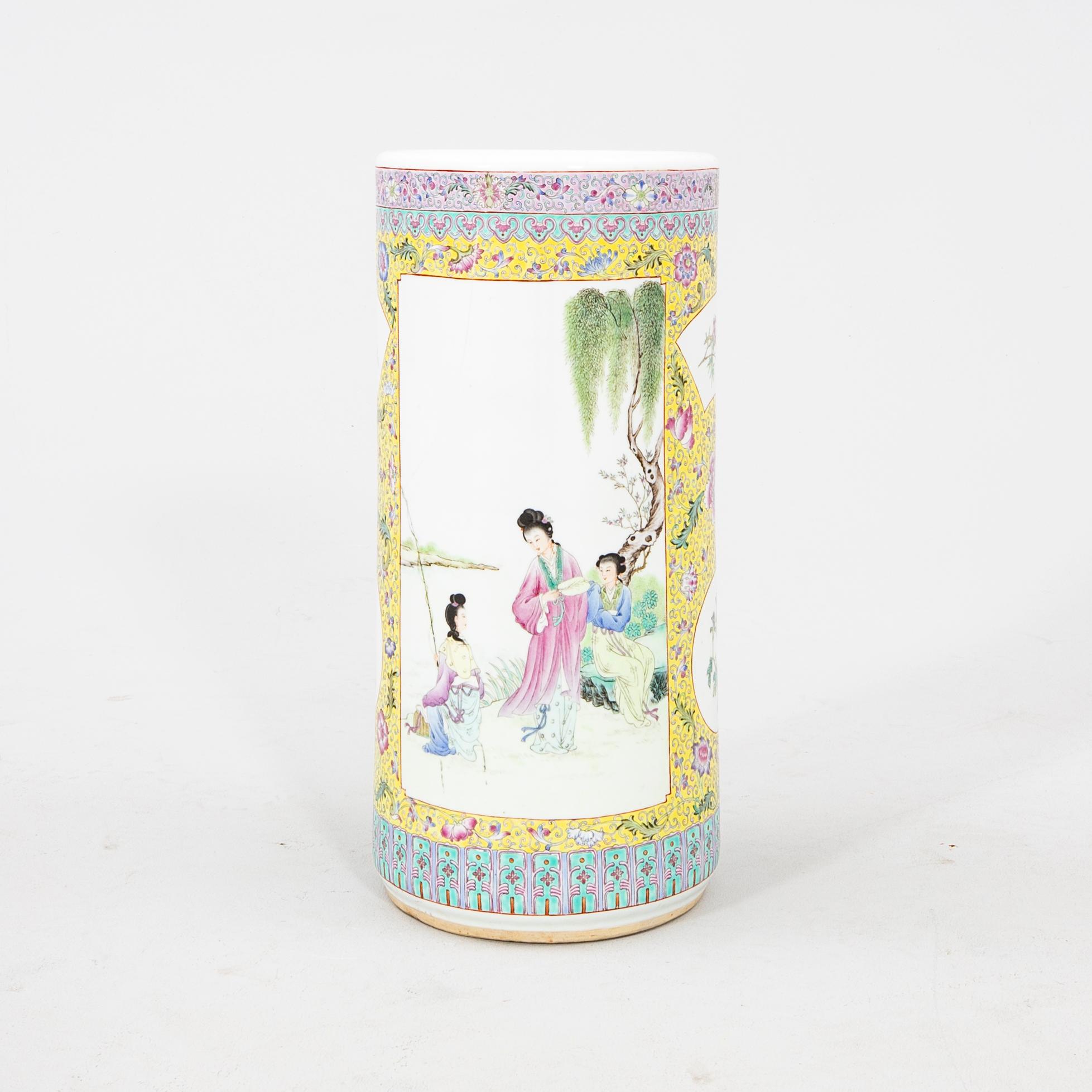 Umbrella stand/floor vase China 20th century porcelain.