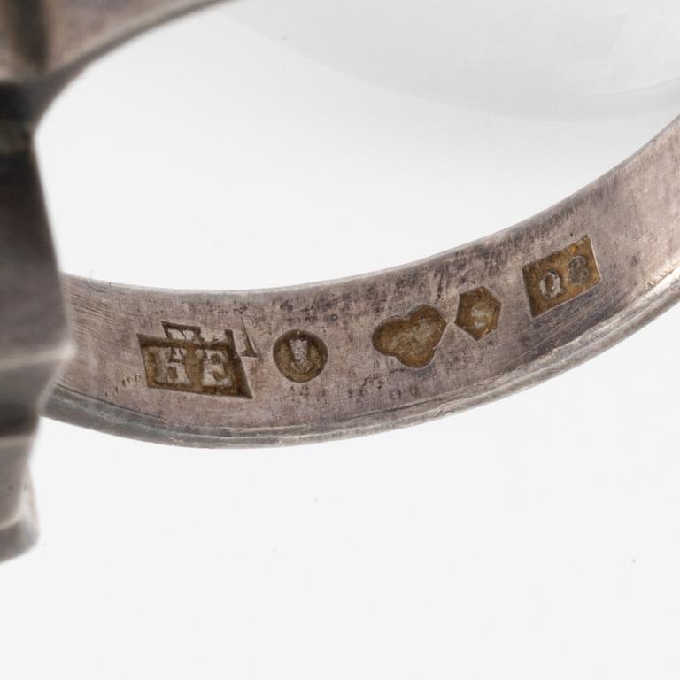 Hängsmycke, kors samt ring, Stigbert, silver med bergkristall.