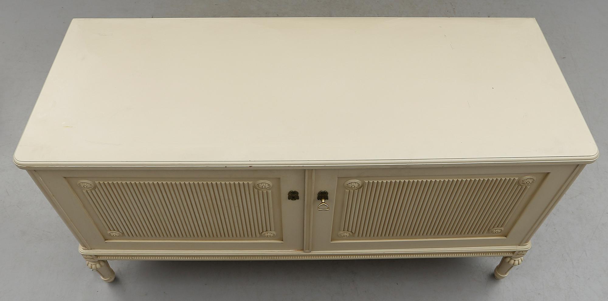 SIDEBOARD, gustaviansk stil, 1900-talets andra hälft.