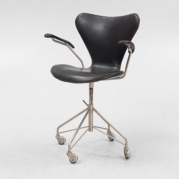 Arne Jacobsen, a model 'Seven' chair, Denmark, mid 20th Century.