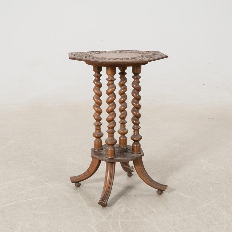 Bord Fornnordisk stil omkring 1900.