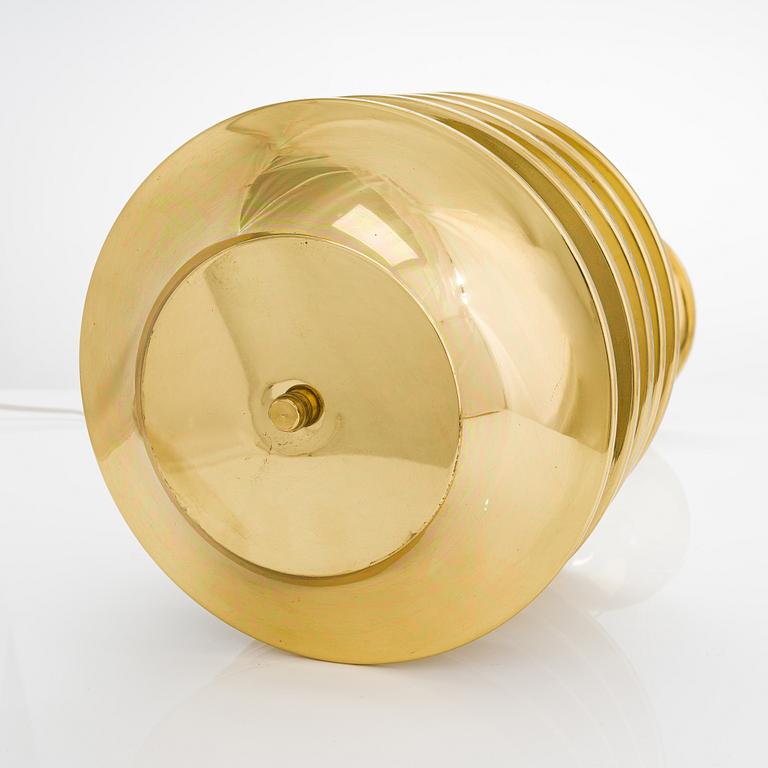 A mid-20th century table lamp manufactured by Sievä.