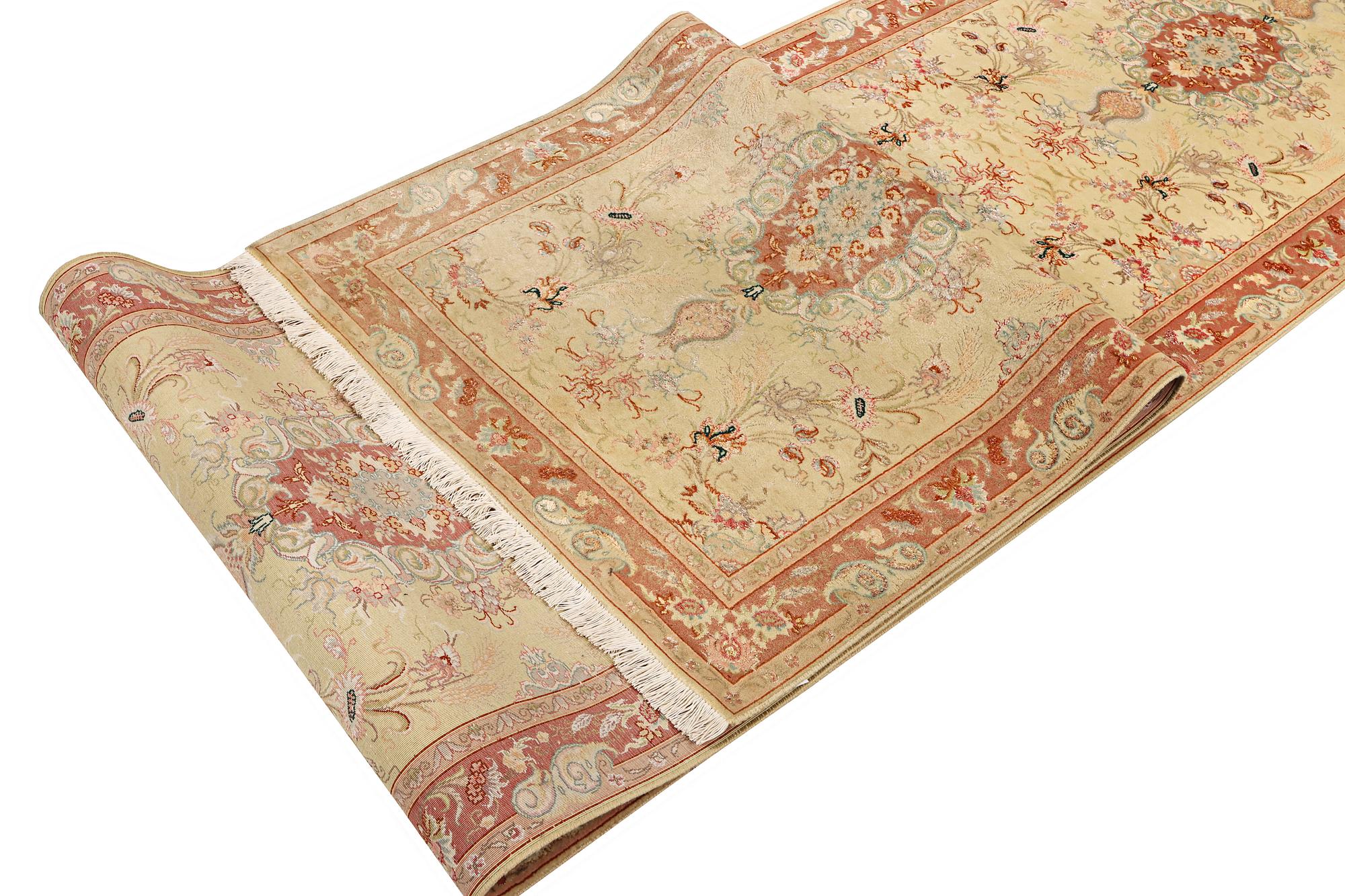 A Tabriz carpet, part silk, 50 raj, a. 508 x 85 cm.