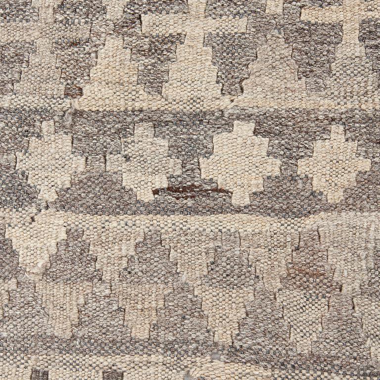 A Kilim carpet, ca. 262 x 176 cm.