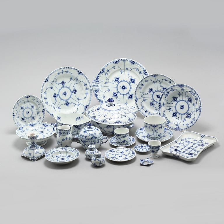 63 pieces of porcelain tableware from Royal Copenhagen, model "Musselmalet", second half of the 20th century.