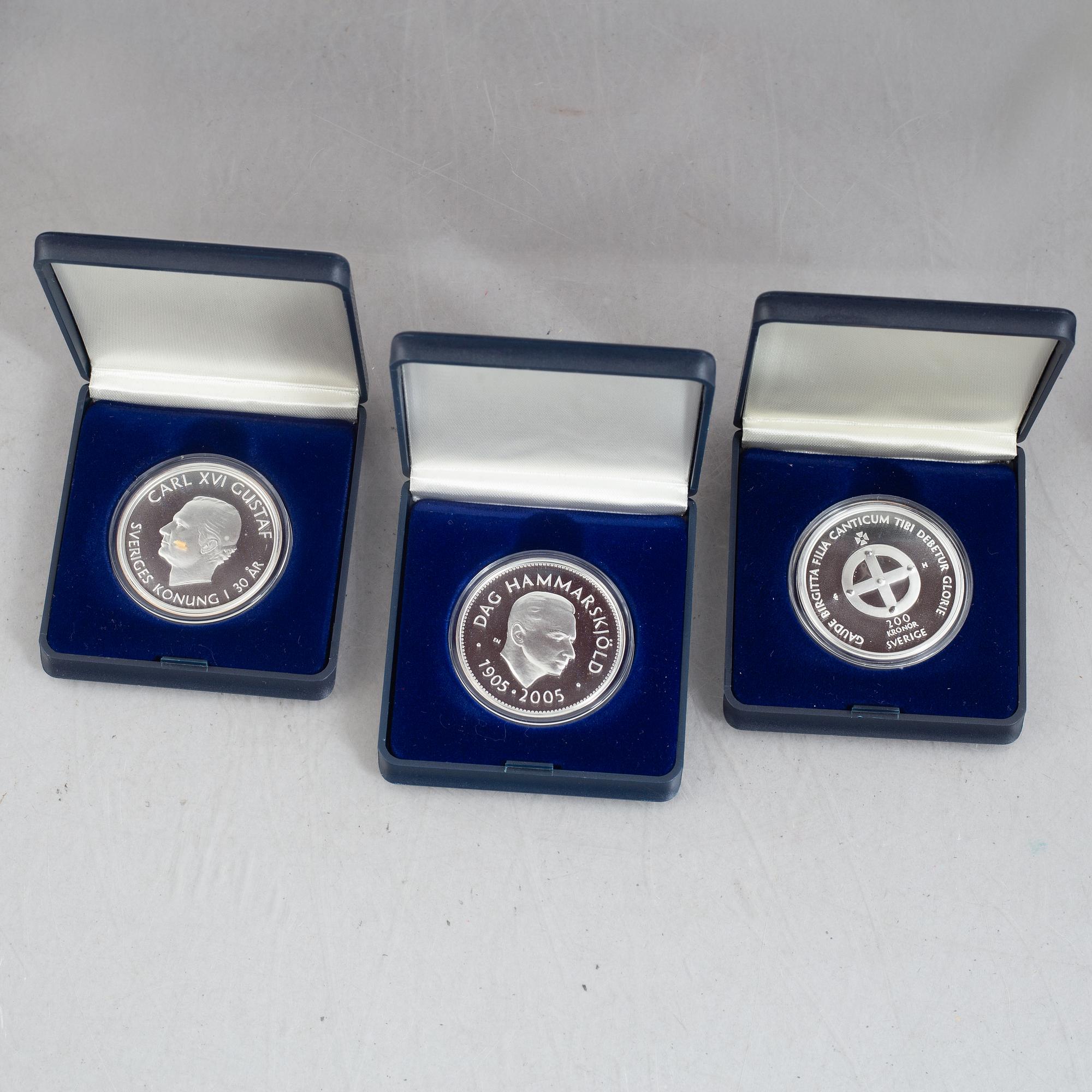 Myntsamling, minnes- och jubileumsmynt, 61 st, mestadels i silver. I tre schatull.