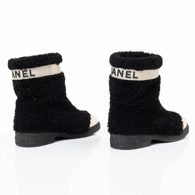 Chanel, "Coco Neige Shearling Boots", storlek 37.