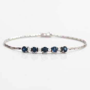 Armband, 14K vitguld, safirer, diamanter ca. 0.20 ct tot enl gravyr.