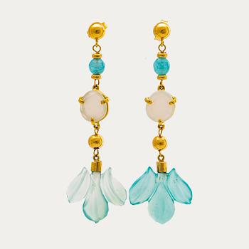 EARRINGS 18K gold and chalcedony, length approx 6 cm.