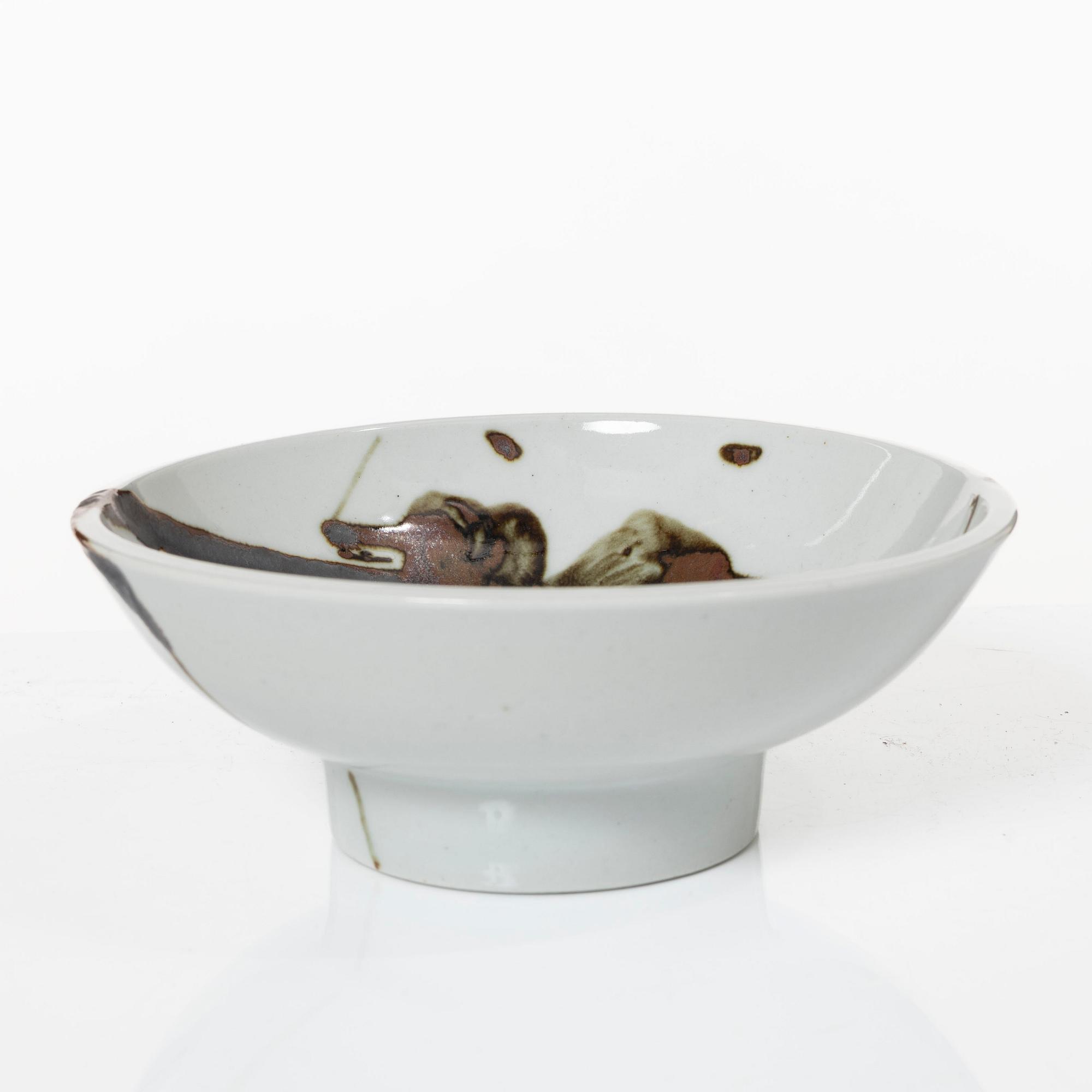 Claes Thell, three stoneware pieces, as well as a piece by Börje Skohg.