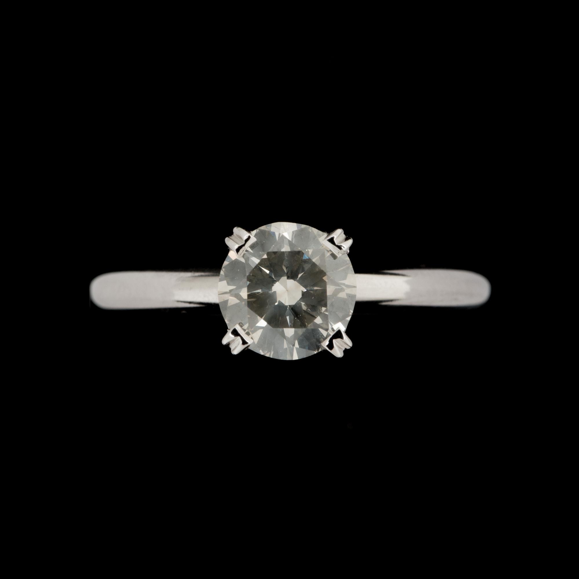 RING, 18k vitguld med briljantslipad diamant, totalt ca 1,2 ct. Vikt ca 4,9 gram.