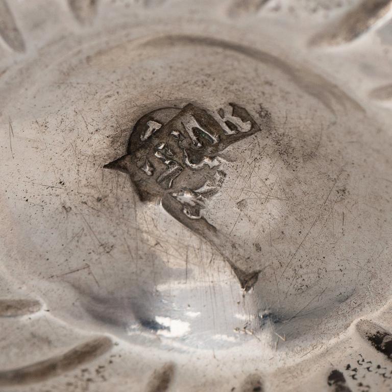 Tumlare, silver, otydliga stämplar, sannolikt Moskva 1750-tal.