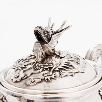 A Chinese export silver three-piece tea set, late Qing dynasty, the end of the 19th century.