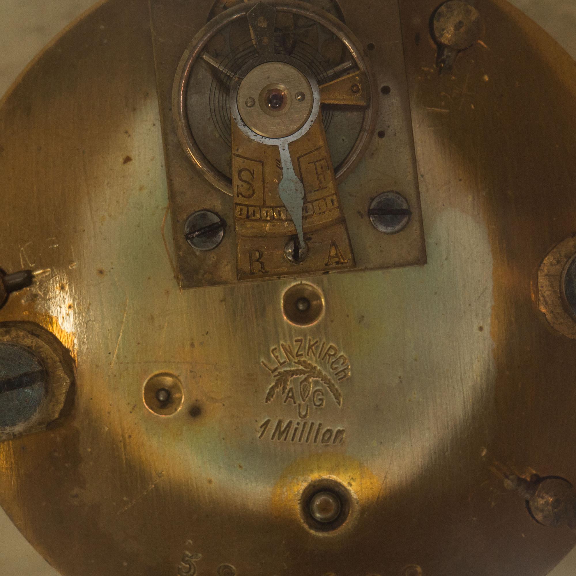 BORDSUR, keramik, a tergo märkt Lenzkirch. Sekelskiftet 1900.