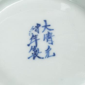 Skål, porslin, Kina, med Guanxus märke och period (1871-1909).