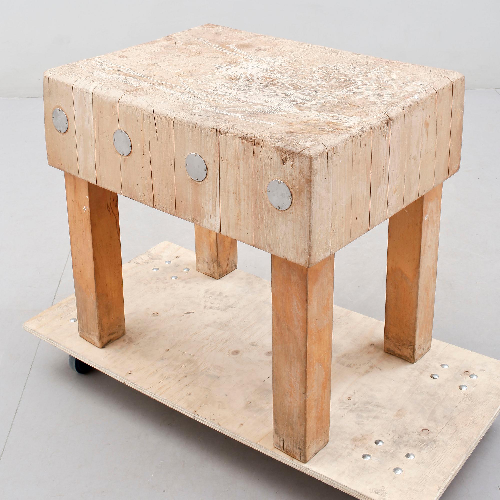 SLAKTARBÄNK / HUGGKUBBE, 1900-tal.