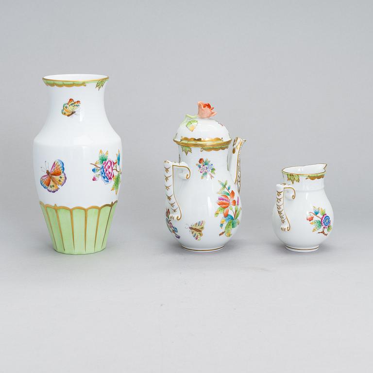 A Herend Queen Victoria VBO porcelain coffee set and two trinket boxes, totally 19 pieces, Hungary.