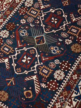 MATTA. Semiantik Kuba/Shirvan. 165,5 x 129,5 cm (samt en kortsida med en cm slätväv).