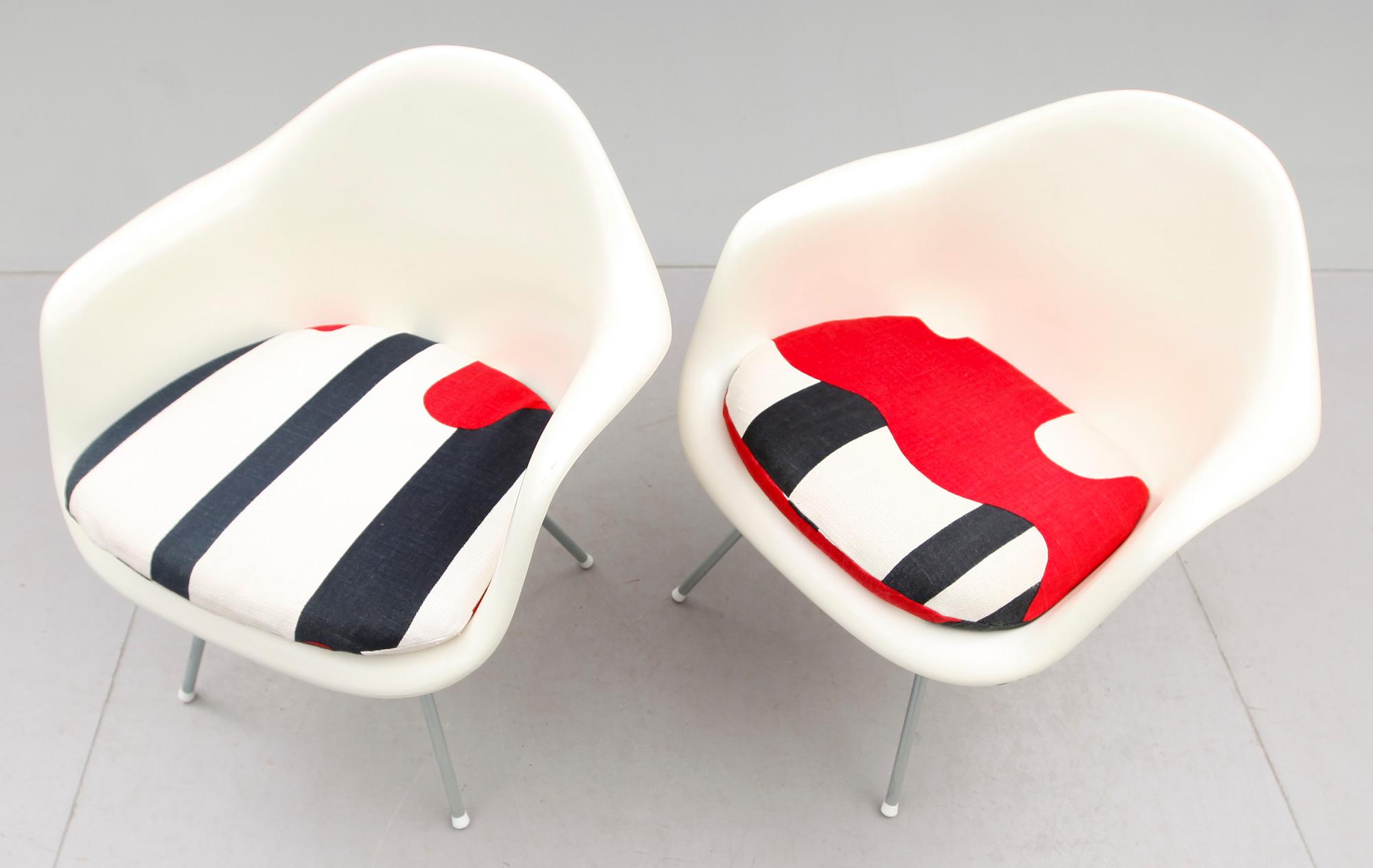 KARMSTOLAR, 1 par, "Dar", Charles och Ray Eames, 1970-tal.