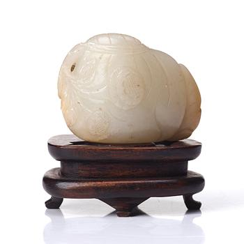 A carved nephrite sculpture, Qing dynasty.