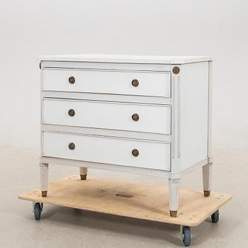 Byrå Gustaviansk stil 1900-talets andra hälft.