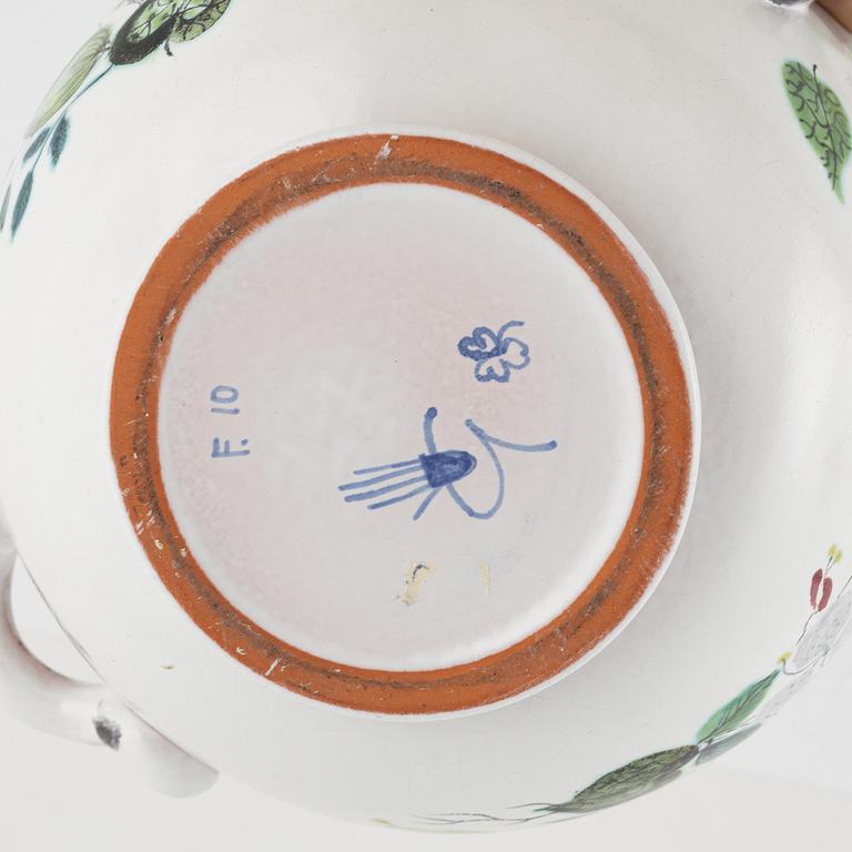 An earthenware Stig Lindberg terrine, dio, Sweden.Gustavsberg stu.