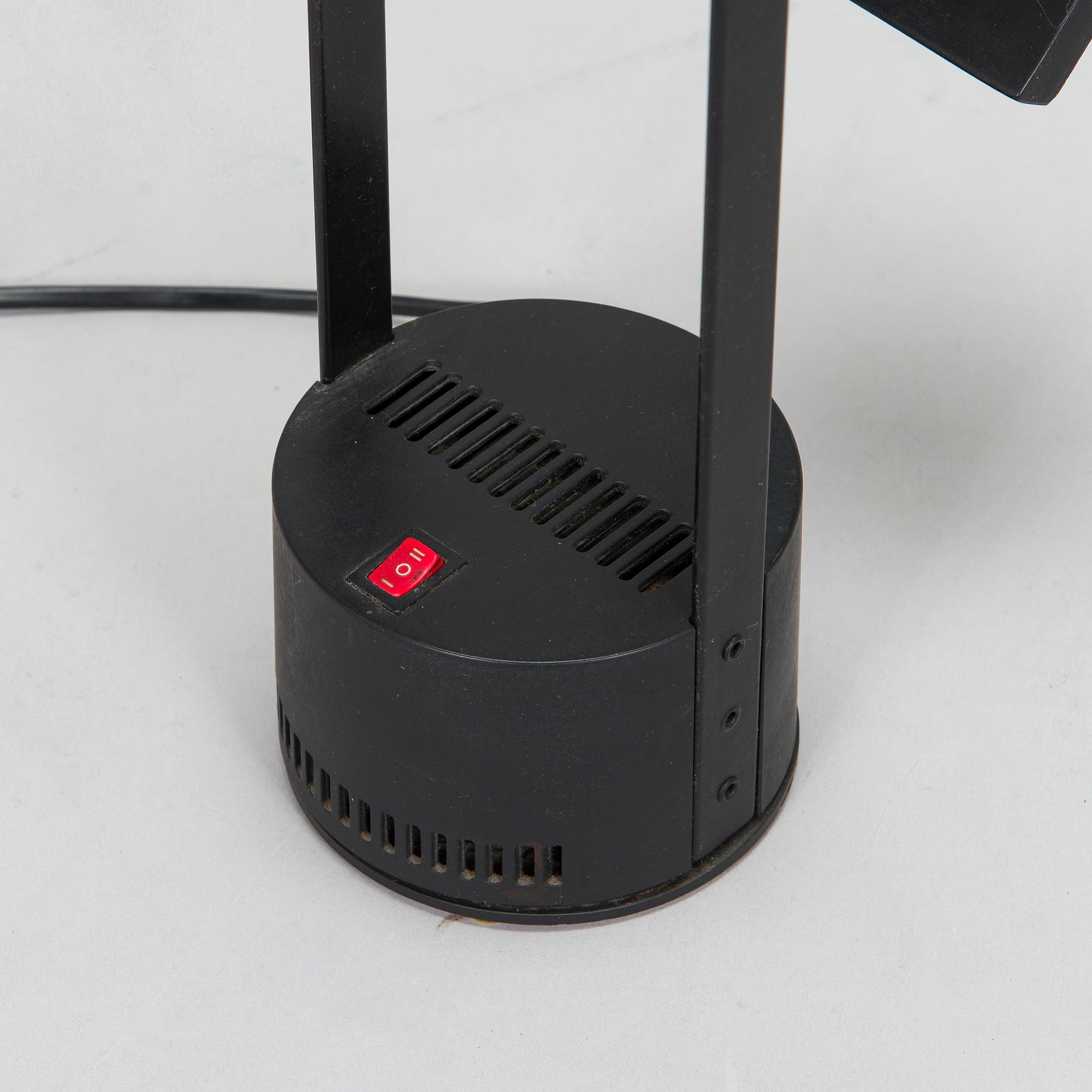 Richard Sapper, pöytävalaisinpari, "Tizio", Artemide, Italia.