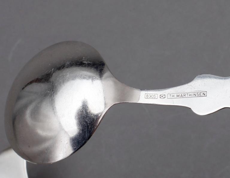 PARTI SILVER, 15 delar, bl.a Thorvald Marthinsen, Norge, 1900-talets första hälft. Vikt exkl delar med metall ca 571 g.