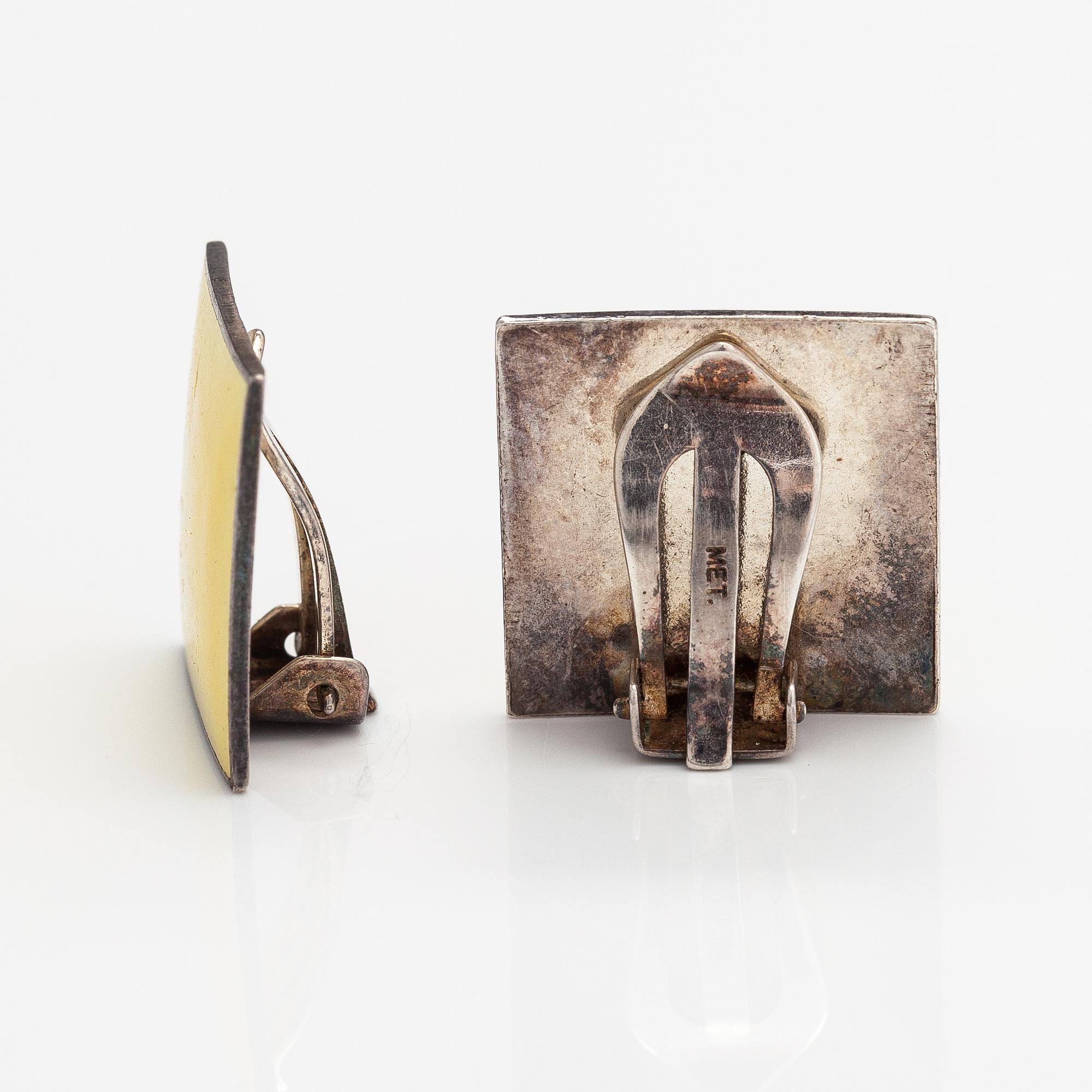 Pekka Piekäinen, A pair of sterling silver earrings with enamel. Auran Kultaseppä, Turku.