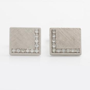 Cufflinks, a pair, white gold with brilliant-cut diamonds.