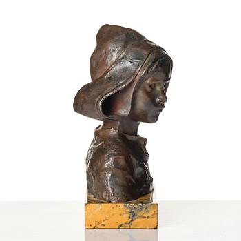 Girl with bonnet.