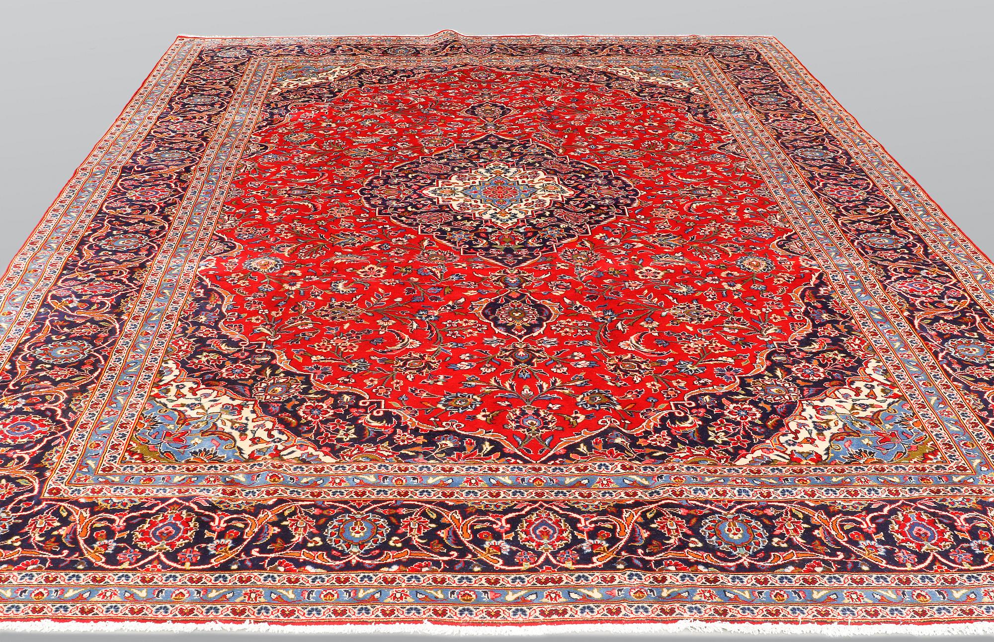 A carpet, Kashan, ca 401 x 302 cm.
