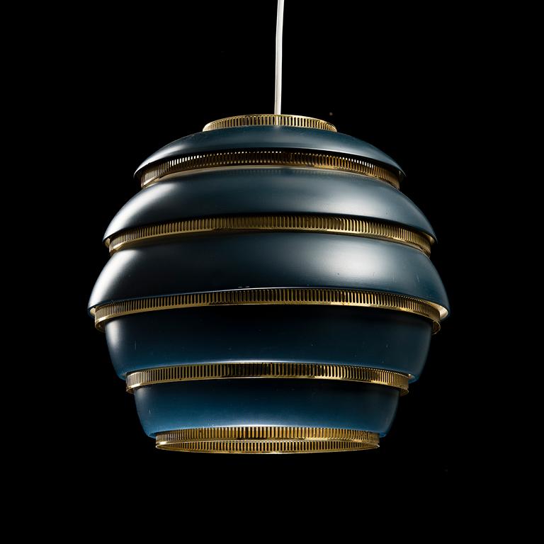 ALVAR AALTO, A CEILING LAMP. Beehive A331. Manufactured by Valaistustyö. Designed in 1953.