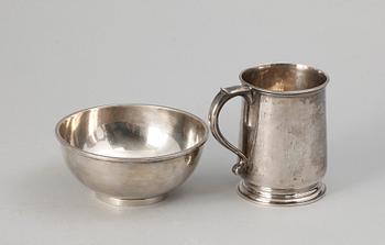 MUGG SAMT SKÅL, silver, Chester 1935 resp Sheffield 1916. Totalvikt ca 370 gram.