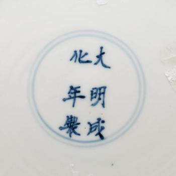 Two blue and white dishes, Qing dynasty, Kangxi (1662-1722).