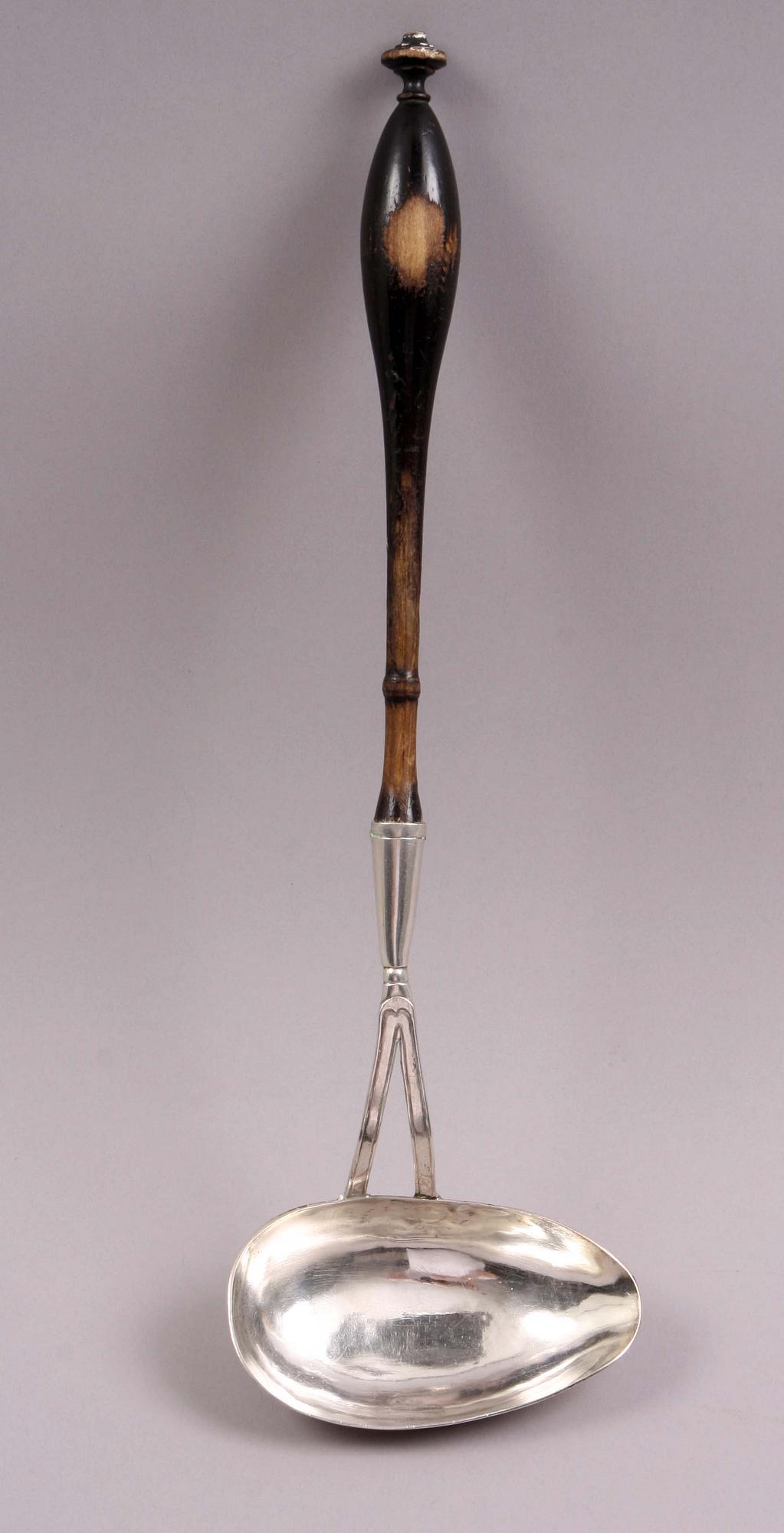 SOPPSLEV, silver. Empire, 1800-talets första hälft.