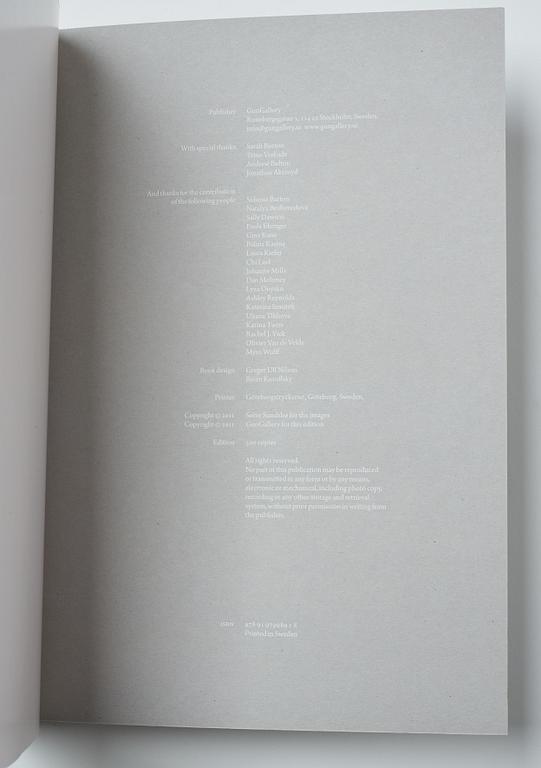 Sølve Søndsbø, bok Pictures from Savage Beauty signed.