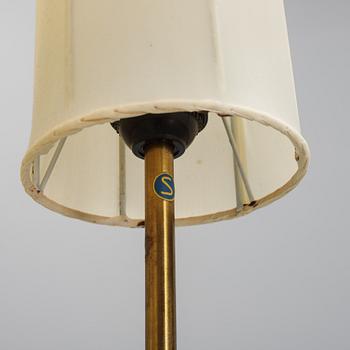 A wood and brass floor lamp from  Möllers Armaturer, Eskilstuna, mid 20th century.